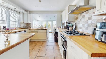 3 bedroom Semi-detached house to let in Newbridge Road, Pontyclun, CF72