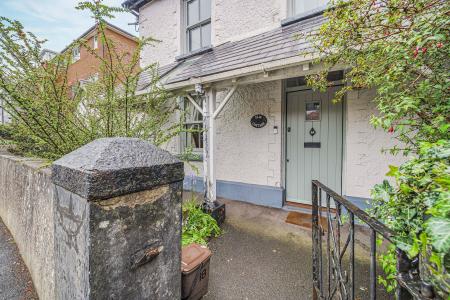 4 bedroom Detached house for sale in Heol Hir, Llanishen, Cardiff, CF14