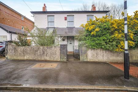 4 bedroom Detached house for sale in Heol Hir, Llanishen, Cardiff, CF14