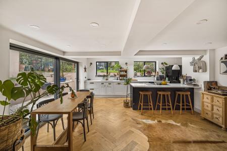 4 bedroom Detached house for sale in Heol Hir, Llanishen, Cardiff, CF14