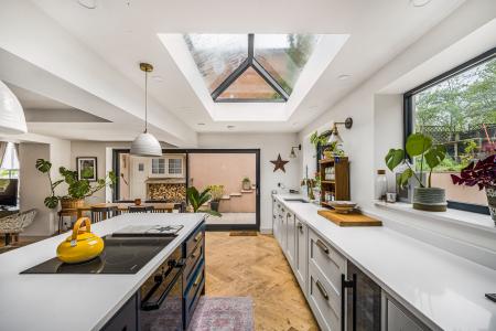 4 bedroom Detached house for sale in Heol Hir, Llanishen, Cardiff, CF14