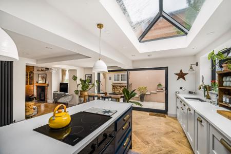 4 bedroom Detached house for sale in Heol Hir, Llanishen, Cardiff, CF14