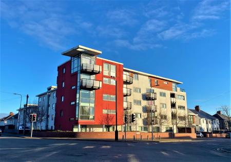 2 bedroom Flat to let in Pantbach Road, Rhiwbina, Cardiff, CF14