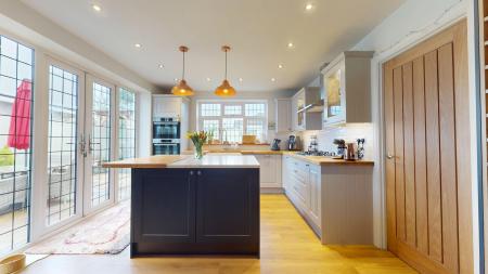 2 bedroom Semi-detached bungalow for sale in Tyn y Parc Road, Rhiwbina, Cardiff, CF14