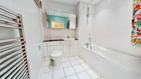 2 bedroom Flat to let in Ferry Court, Butetown, Cardiff, CF11
