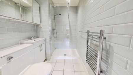 2 bedroom Flat to let in Ferry Court, Butetown, Cardiff, CF11