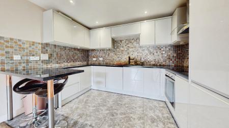2 bedroom Flat to let in Ferry Court, Butetown, Cardiff, CF11