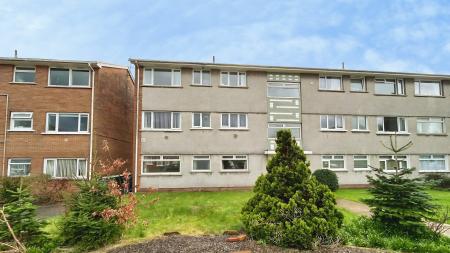 2 bedroom Flat for sale in Clos Hendre, Rhiwbina, Cardiff, CF14