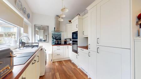 2 bedroom Semi-detached bungalow for sale in Rhos Llan, Rhiwbina, Cardiff, CF14