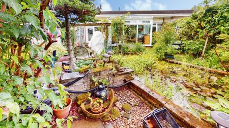 2 bedroom Semi-detached bungalow for sale in Rhos Llan, Rhiwbina, Cardiff, CF14