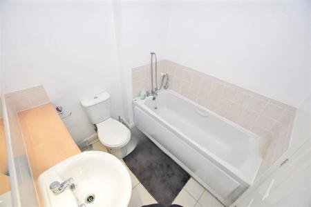 2 bedroom Terraced House to let in Bryn Dewi Sant, Miskin, CF72