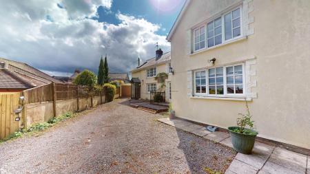 5 bedroom Detached house for sale in St Mellons Road, Lisvane, Cardiff, CF14
