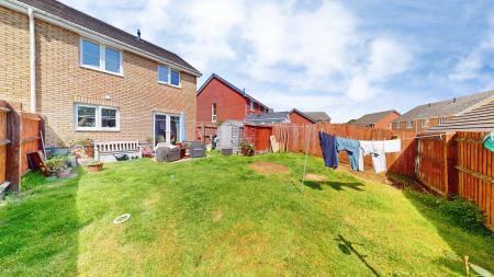 3 bedroom Semi-detached house to let in Stryd Silurian, Llanharry, CF72