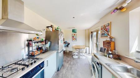 3 bedroom Semi-detached house to let in Stryd Silurian, Llanharry, CF72