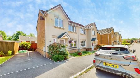 3 bedroom Semi-detached house to let in Stryd Silurian, Llanharry, CF72
