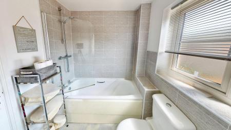 3 bedroom Semi-detached house to let in Stryd Silurian, Llanharry, CF72
