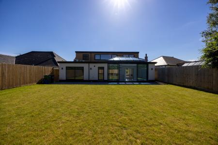4 bedroom Detached house to let in Gernant, Rhiwbina, Cardiff, CF14