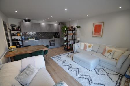 2 bedroom Flat to let in Trade Street, Cardiff, CF10