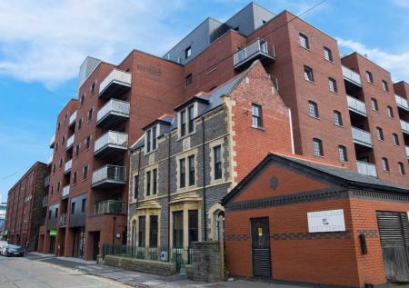 2 bedroom Flat to let in Trade Street, Cardiff, CF10