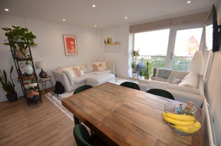 2 bedroom Flat to let in Trade Street, Cardiff, CF10