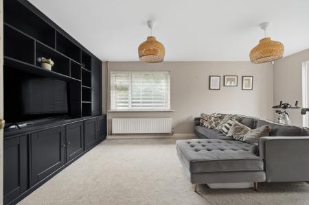 4 bedroom Detached house to let in Groves Road, Newport, NP20