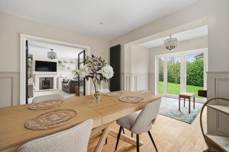 4 bedroom Detached house to let in Groves Road, Newport, NP20