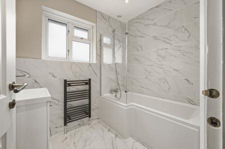 4 bedroom Detached house to let in Groves Road, Newport, NP20