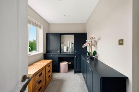 4 bedroom Detached house to let in Groves Road, Newport, NP20