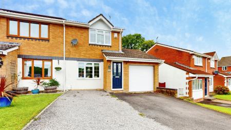 2 bedroom Semi-detached house to let in Parc Bryn Derwen, Llanharan, Pontyclun, CF72