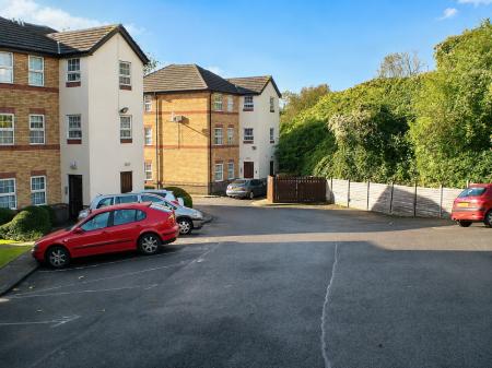 2 bedroom Flat for sale in Andrew Road, Cogan, Penarth, CF64