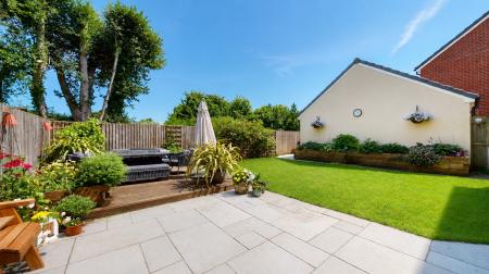 4 bedroom Detached house for sale in Alexon Way, Pontypridd, CF37