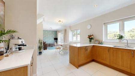 4 bedroom Detached house for sale in Alexon Way, Pontypridd, CF37