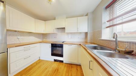 2 bedroom Apartment to let in Knights Walk, Caerphilly, CF83