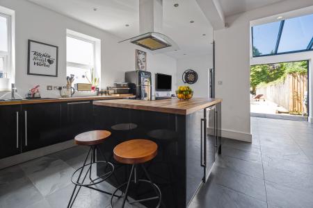 4 bedroom Semi-detached house for sale in Thornhill Road, Rhiwbina, Cardiff, CF14