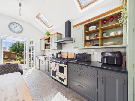 5 bedroom Semi-detached house for sale in Heol Y Bryn, Rhiwbina, Cardiff, CF14