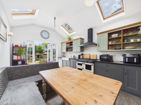 5 bedroom Semi-detached house for sale in Heol Y Bryn, Rhiwbina, Cardiff, CF14