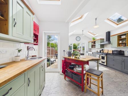 5 bedroom Semi-detached house for sale in Heol Y Bryn, Rhiwbina, Cardiff, CF14