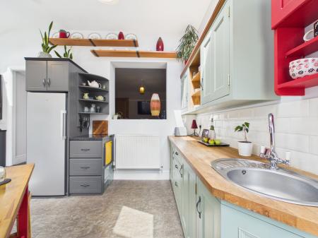 5 bedroom Semi-detached house for sale in Heol Y Bryn, Rhiwbina, Cardiff, CF14