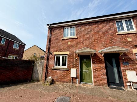Lonydd Glas, Llanharan, Pontyclun, CF72
