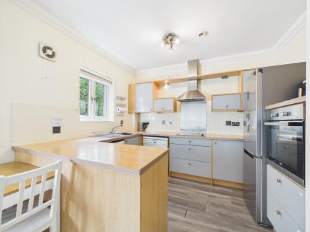 2 bedroom Flat for sale in Woodruff Way, Thornhill, Cardiff, CF14