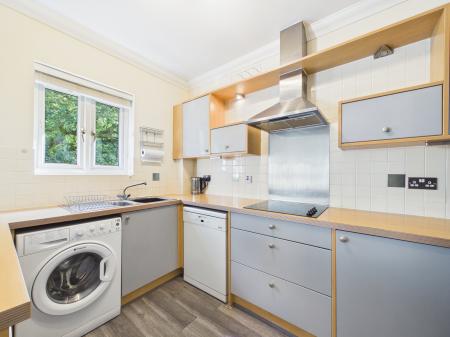 2 bedroom Flat for sale in Woodruff Way, Thornhill, Cardiff, CF14