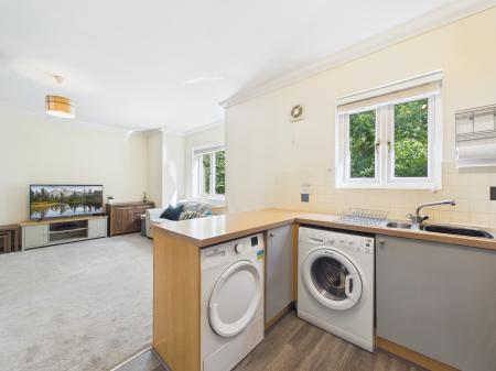 2 bedroom Flat for sale in Woodruff Way, Thornhill, Cardiff, CF14