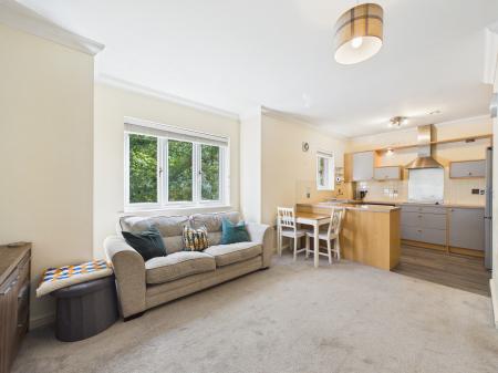 2 bedroom Flat for sale in Woodruff Way, Thornhill, Cardiff, CF14