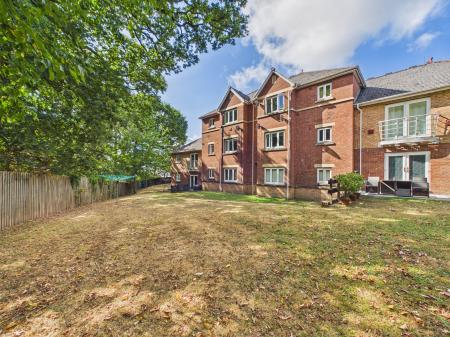2 bedroom Flat for sale in Woodruff Way, Thornhill, Cardiff, CF14