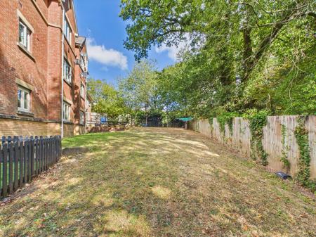 2 bedroom Flat for sale in Woodruff Way, Thornhill, Cardiff, CF14
