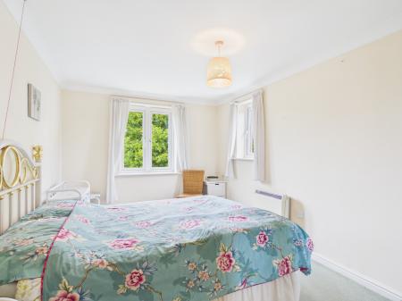 2 bedroom Flat for sale in Station Road, Radyr, Cardiff, CF15