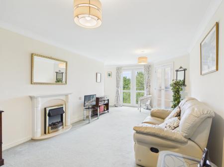 2 bedroom Flat for sale in Station Road, Radyr, Cardiff, CF15