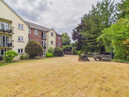 2 bedroom Flat for sale in Station Road, Radyr, Cardiff, CF15
