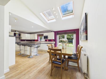 4 bedroom Semi-detached house for sale in Heol Cae-Rhys, Rhiwbina, Cardiff, CF14