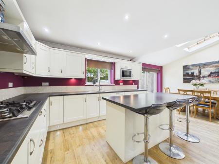 4 bedroom Semi-detached house for sale in Heol Cae-Rhys, Rhiwbina, Cardiff, CF14